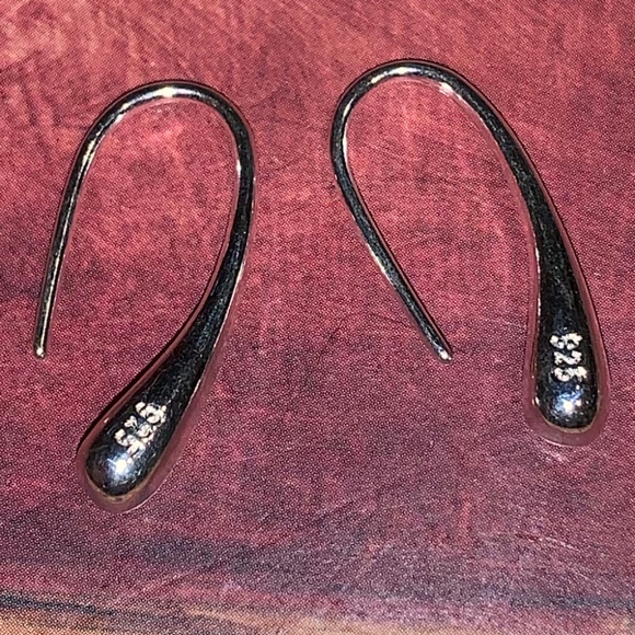 Sleek 925 Silver Tear Drop Dangling Earrings - Picture 7 of 7